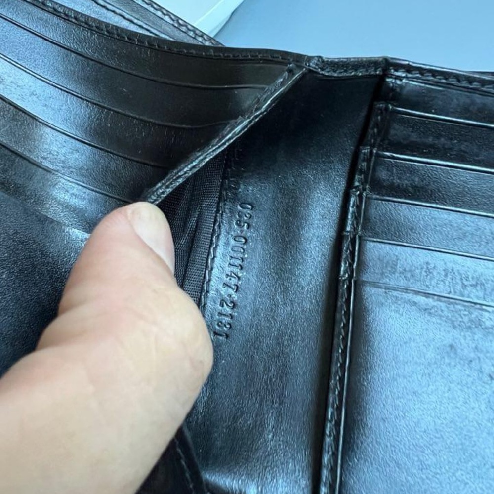 Authentic Gucci wallet - Picture 10 of 10